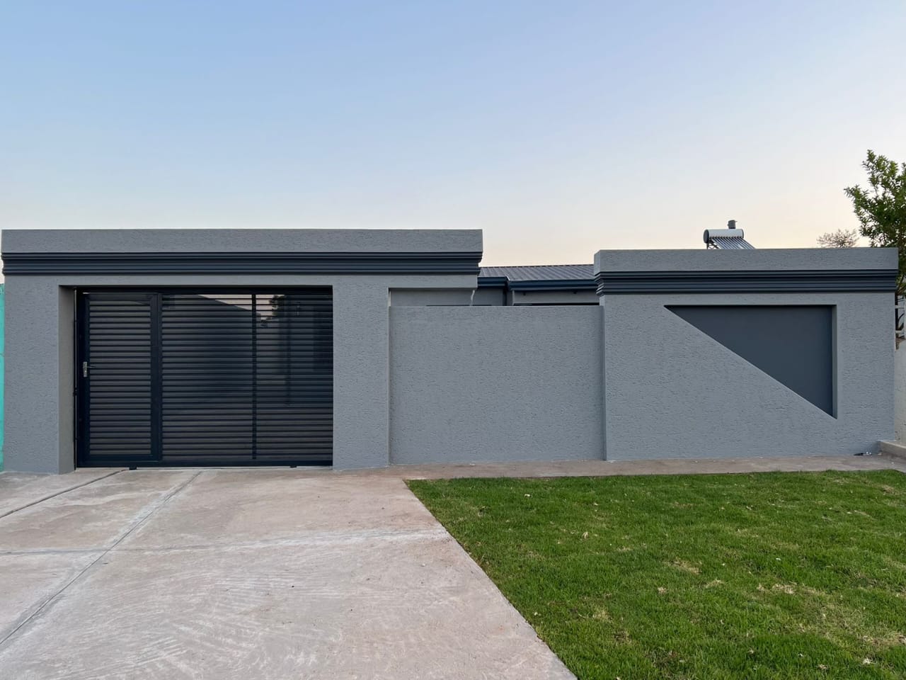 BEAUTIFUL 3 BEDROOM HOUSE AT KLIP SPRUIT ON THE MARKET!