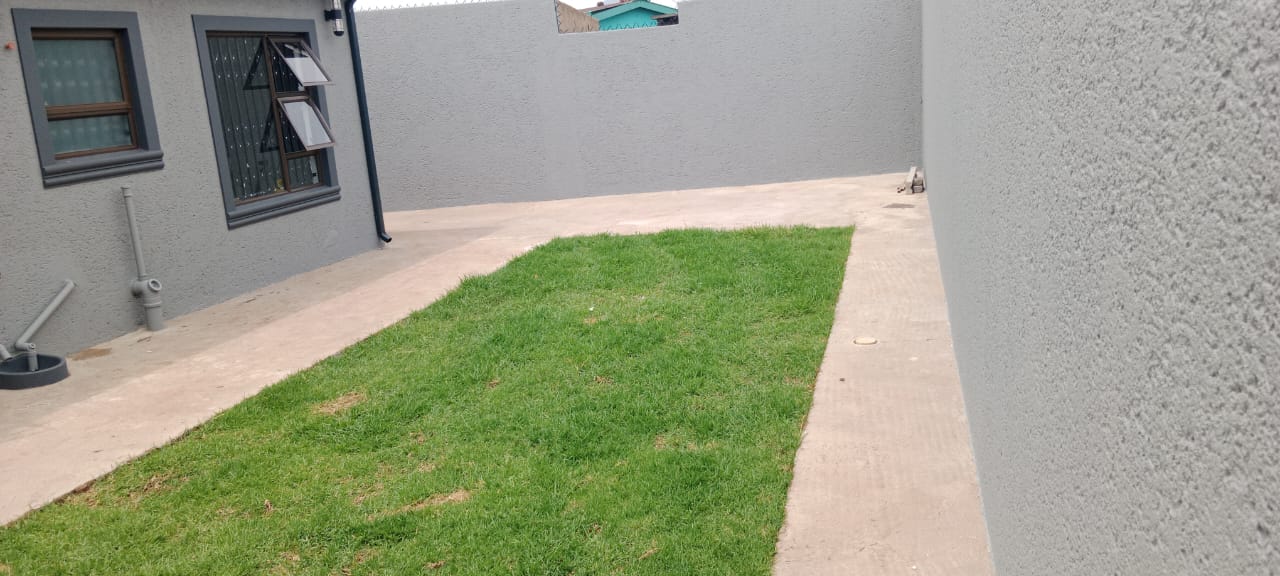BEAUTIFUL 3 BEDROOM HOUSE AT KLIP SPRUIT ON THE MARKET!