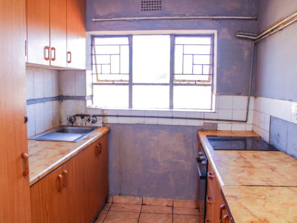 2 Bedroom 1bath flat on the market for your liking!