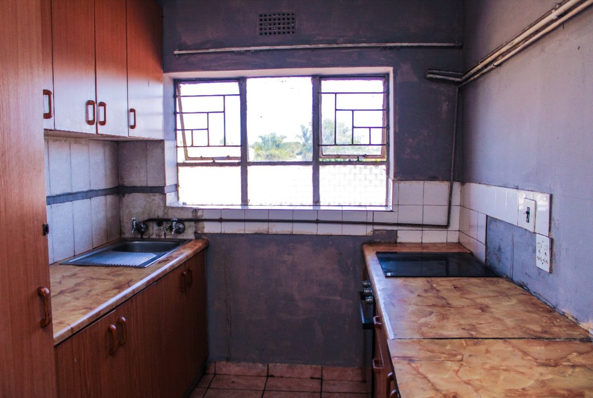 2 Bedroom 1bath flat on the market for your liking!