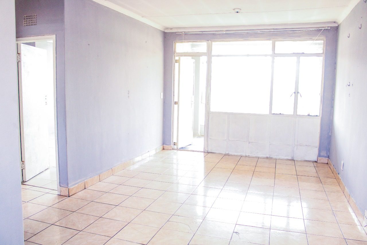 WhatsApp Image 2024-02-15 at 12.13.32 (3) 2 Bedroom 1bath flat on the market for your liking!