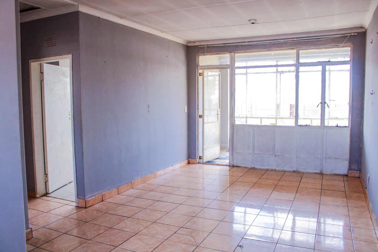 WhatsApp Image 2024-02-15 at 12.13.32 (4) 2 Bedroom 1bath flat on the market for your liking!