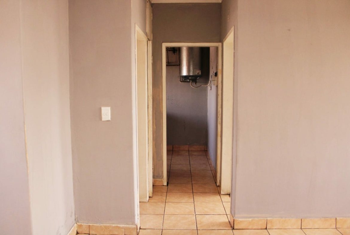 2 Bedroom 1bath flat on the market for your liking!