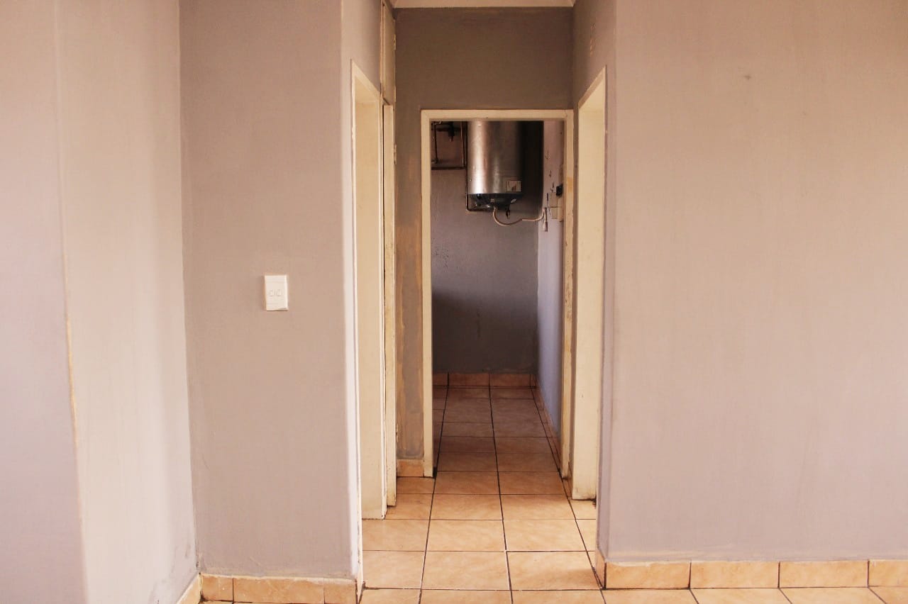 WhatsApp Image 2024-02-15 at 12.13.32 (5) 2 Bedroom 1bath flat on the market for your liking!