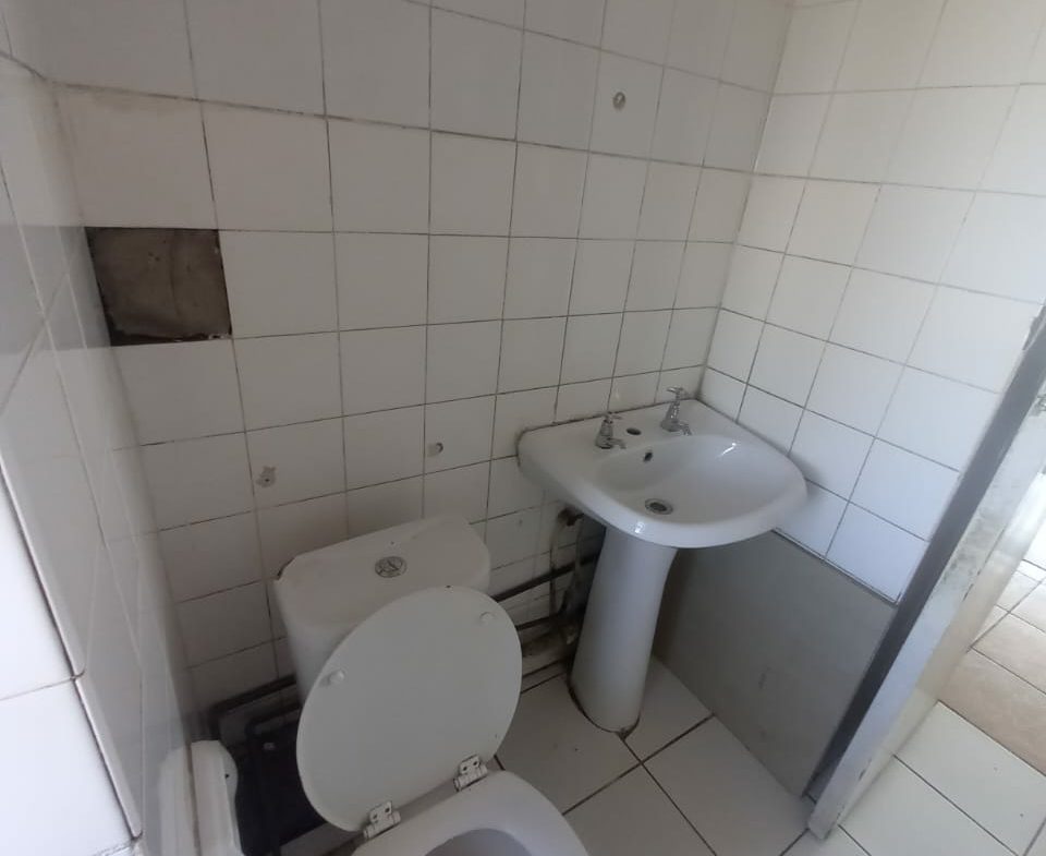 2 Bedroom 1bath flat on the market for your liking!