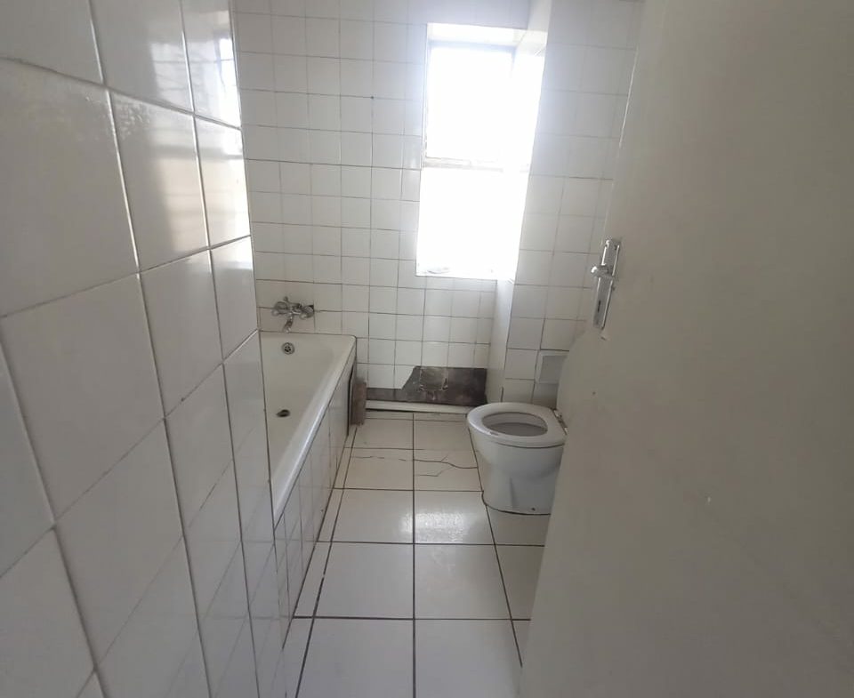 2 Bedroom 1bath flat on the market for your liking!