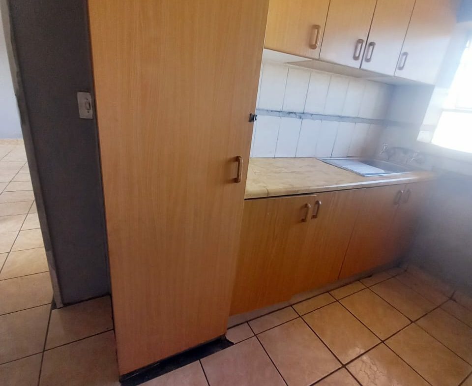 2 Bedroom 1bath flat on the market for your liking!
