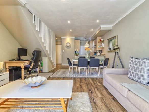 Exclusive And Beautifully Finished Simplex House for Sale In Petervale.
