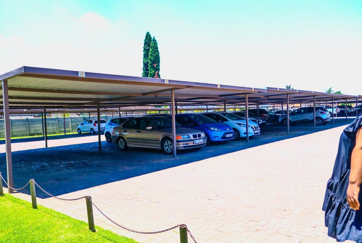 Beautiful 3 Bedroom 2 Bathroom Property In the Heart Of Glen Marais