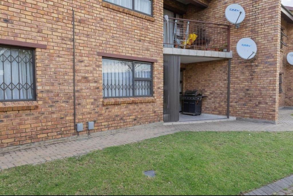 Beautifully Finished Modern 3 Bedroom Apartment For Sale