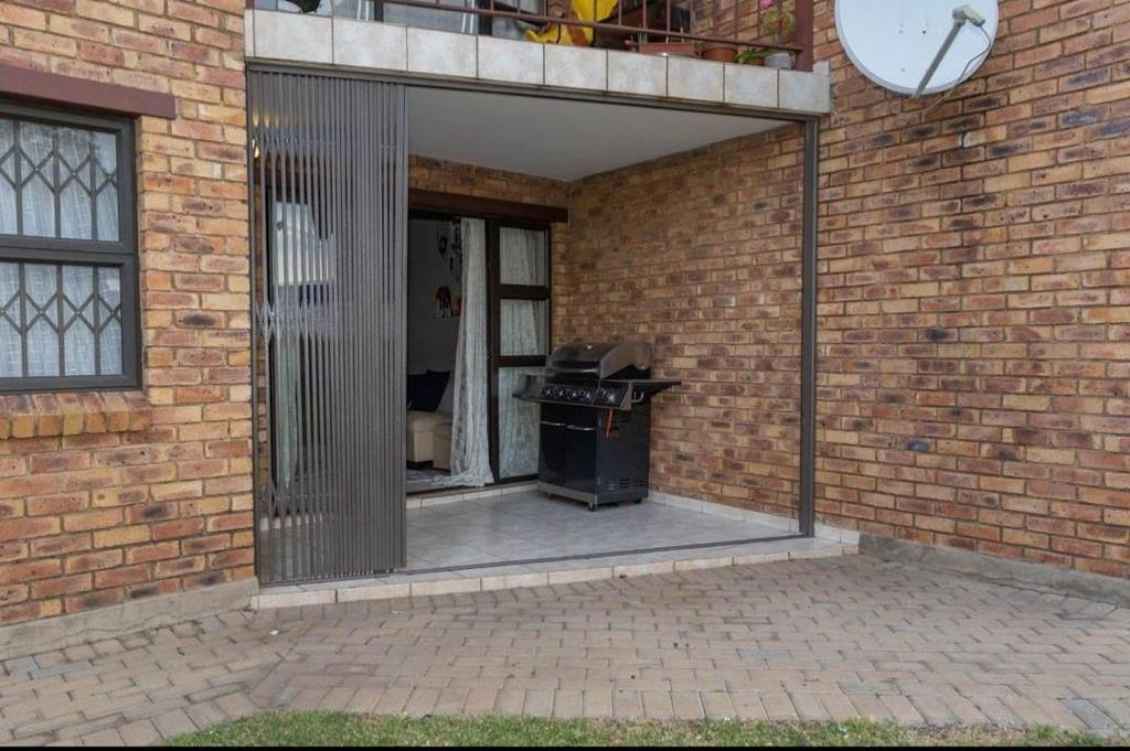 Beautifully Finished Modern 3 Bedroom Apartment For Sale