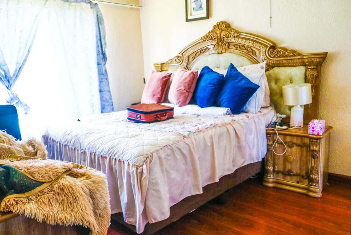 Beautiful 3 Bedroom 2 Bathroom Property In the Heart Of Glen Marais