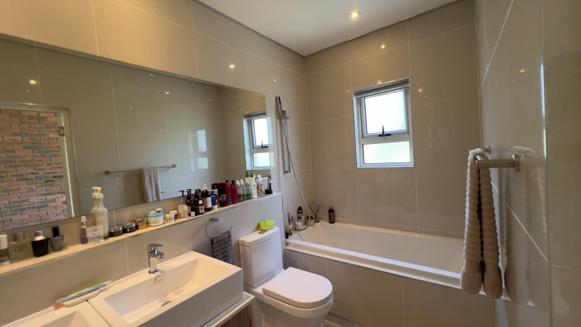 19 Modern and Beautifully Finished House For Sale