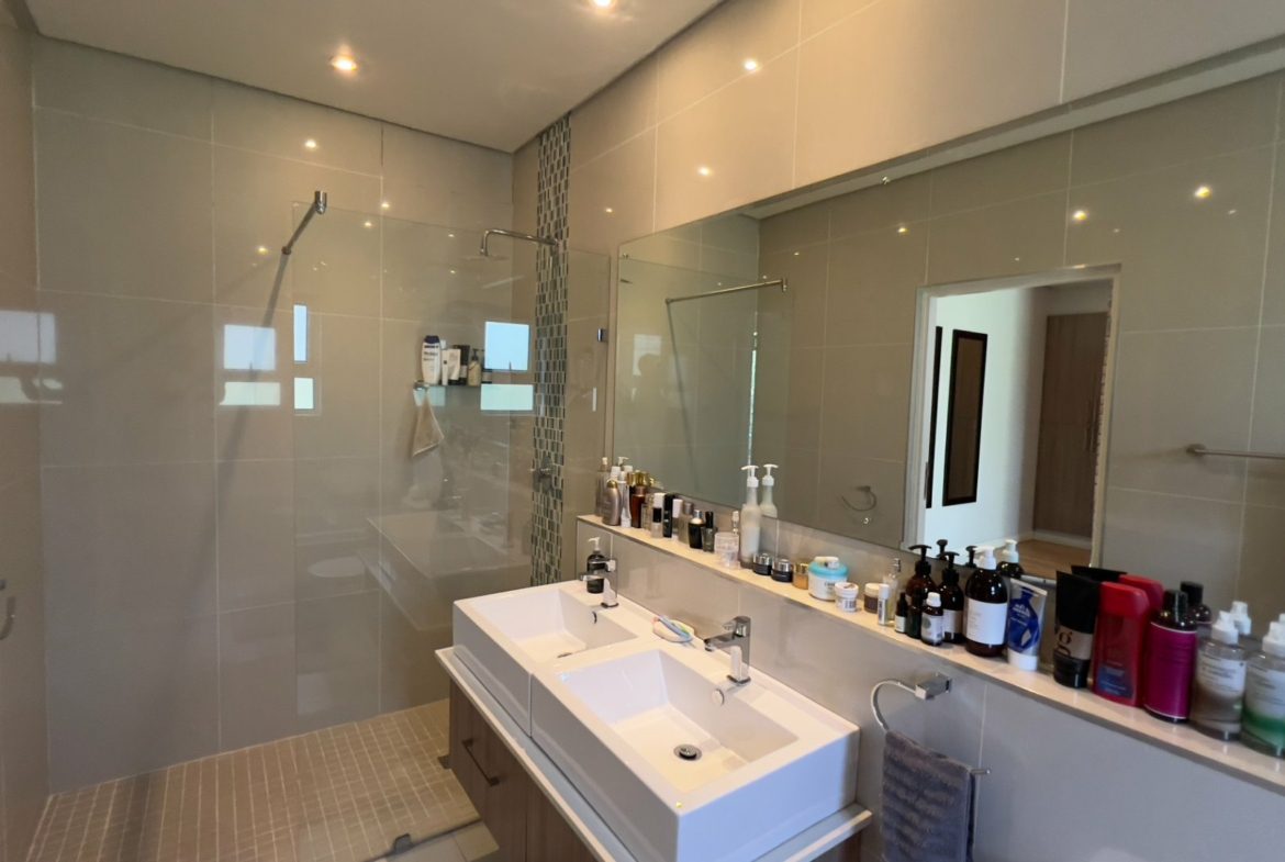 Modern and Beautifully Finished House For Sale