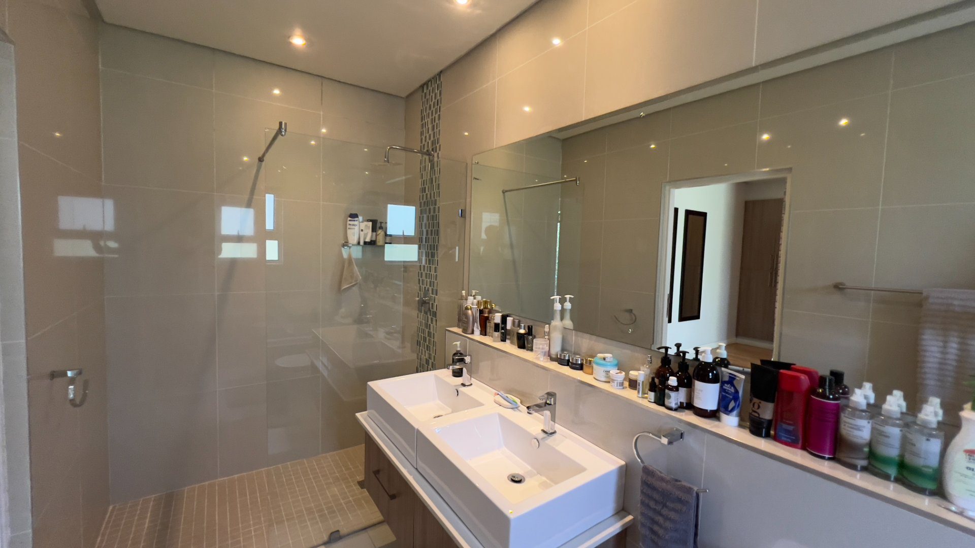 20 Modern and Beautifully Finished House For Sale
