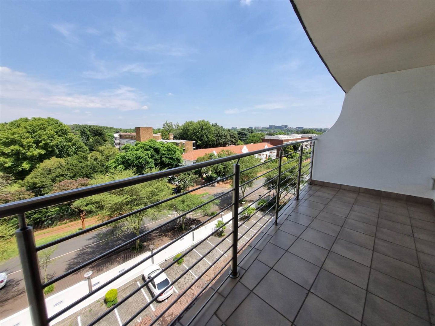 Beautifully Finished Modern renovated 2 Bedroom Apartment For Sale