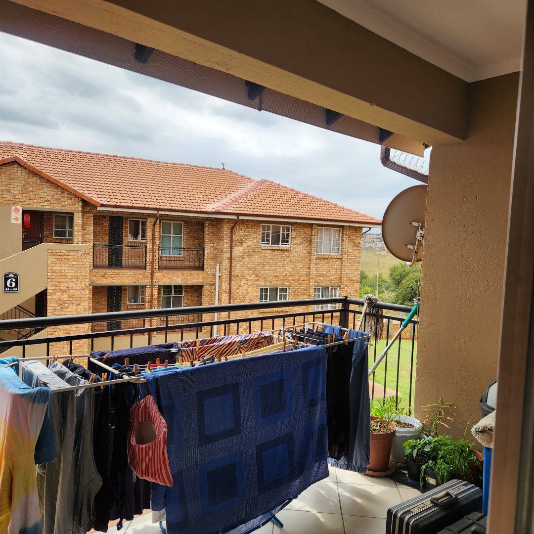 7 Spacious 2 bedroom 2 bathroom top floor unit For sale