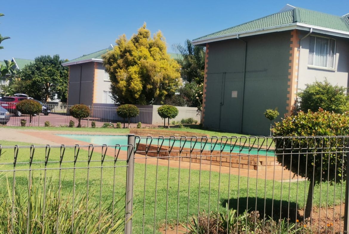 Beautiful 3 Bedroom 2 Bathroom Property In the Heart Of Glen Marais