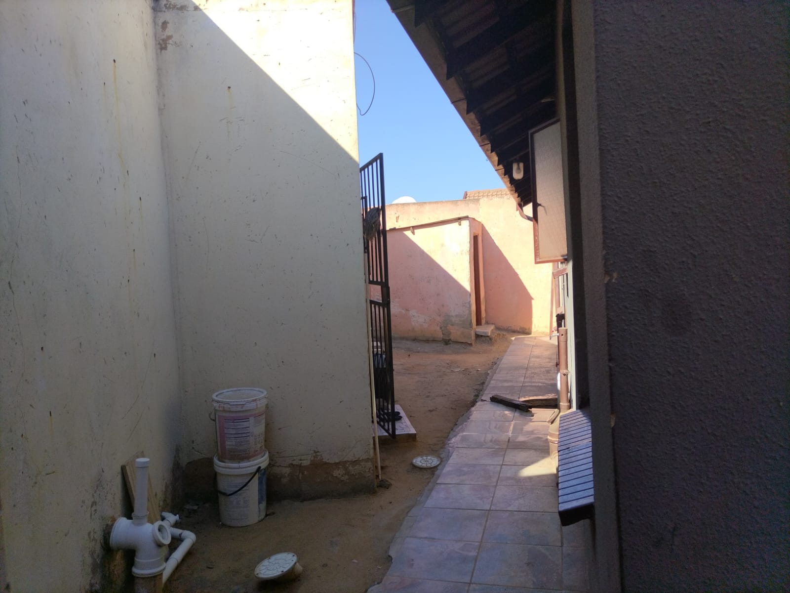 WhatsApp Image 2024-03-11 at 09.51.48 (1) 3 bedroom 1 bathroom with ensuite House and extra 5 outside room with their own meter electricity for investment.!