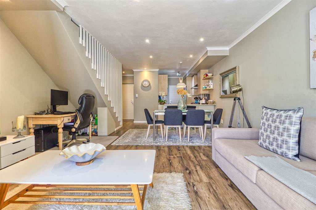 Morden And Well Finished Spacious Simplex For Rent