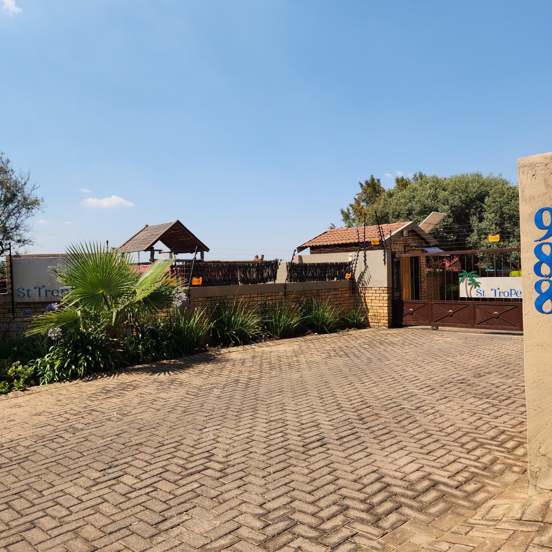 1 2 Bedroom 2 bathroom Petfriendly Townhouse in Honeydew Manor