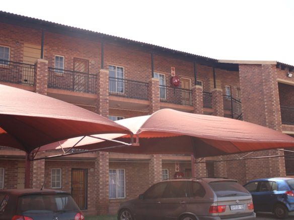 Introducing A stunning 2 bedroom apartment situated in a secured complex with 24 hr security in a quite area.