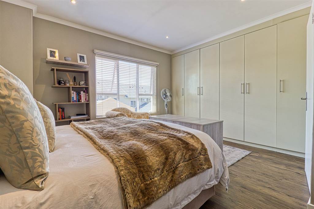 Morden And Well Finished Spacious Simplex For Rent