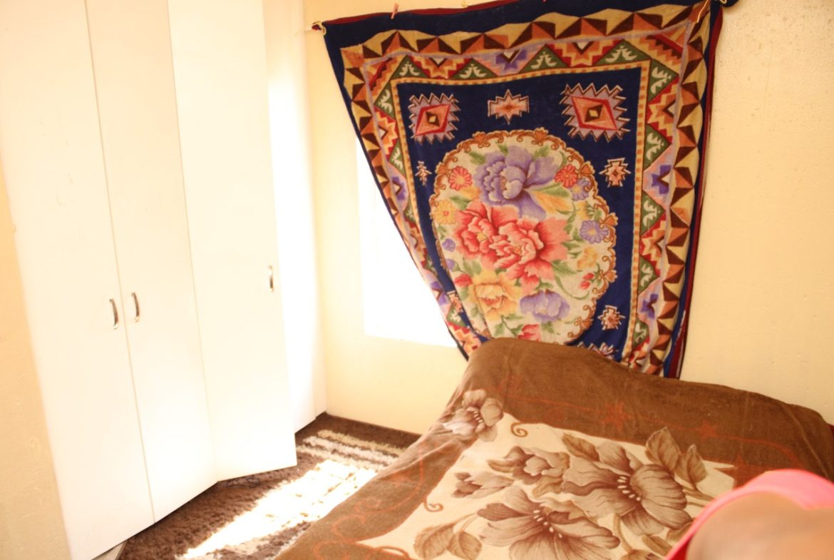 Introducing A stunning 2 bedroom apartment situated in a secured complex with 24 hr security in a quite area.