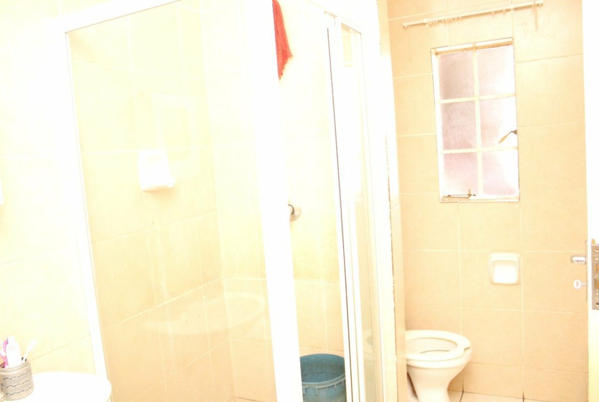Introducing A stunning 2 bedroom apartment situated in a secured complex with 24 hr security in a quite area.