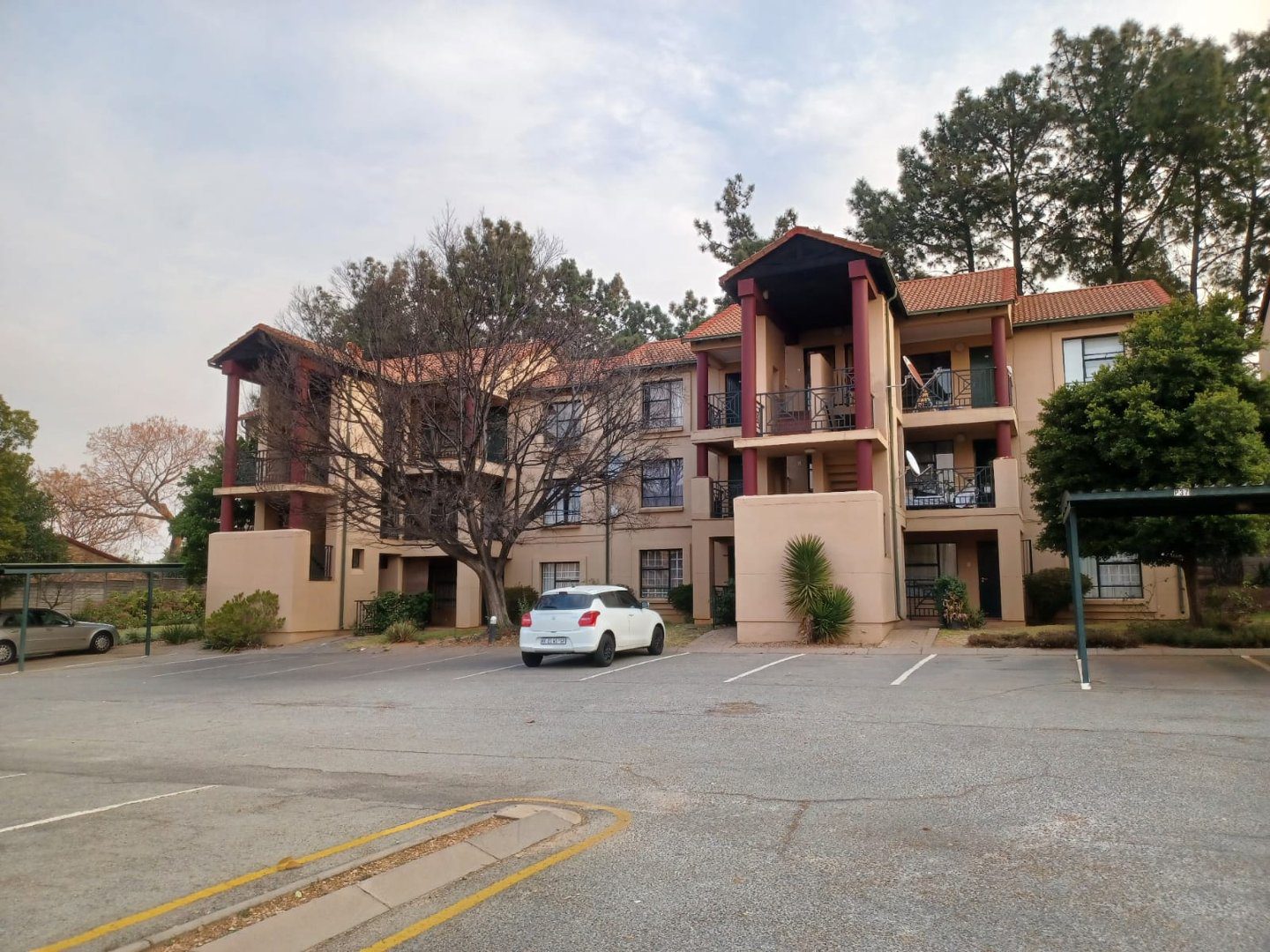 13 Charming 2 Bedroom 1 bathroom in Pineslopes