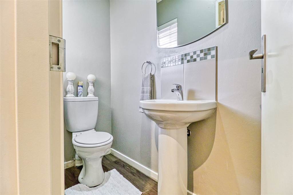 Morden And Well Finished Spacious Simplex For Rent