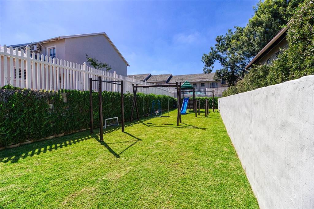 Morden And Well Finished Spacious Simplex For Rent