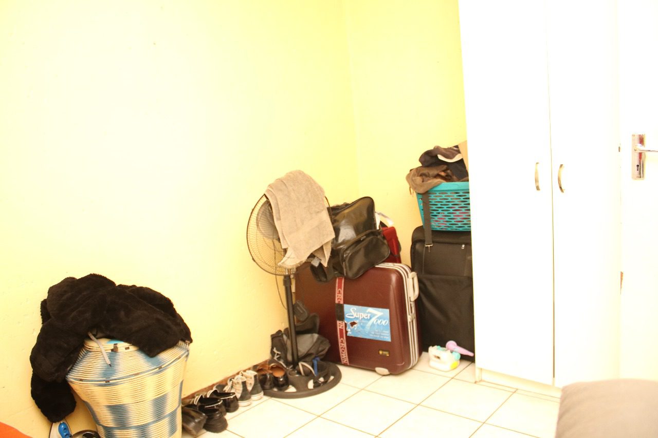17 Introducing A stunning 2 bedroom apartment situated in a secured complex with 24 hr security in a quite area.