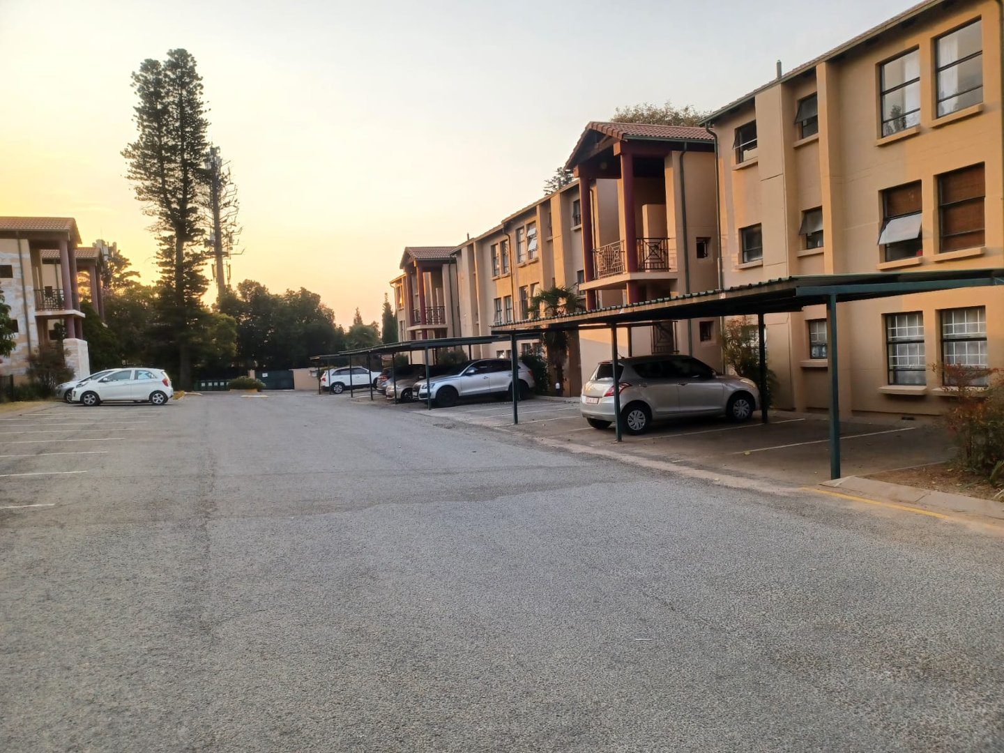 18 Charming 2 Bedroom 1 bathroom in Pineslopes