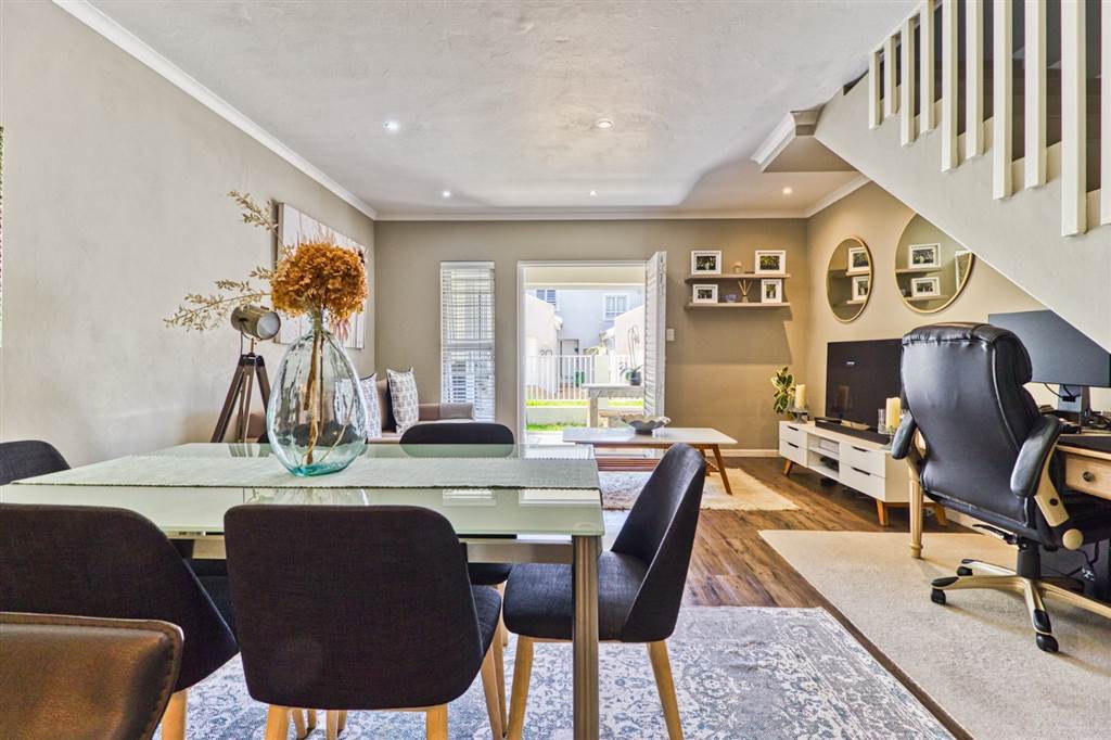 Morden And Well Finished Spacious Simplex For Rent