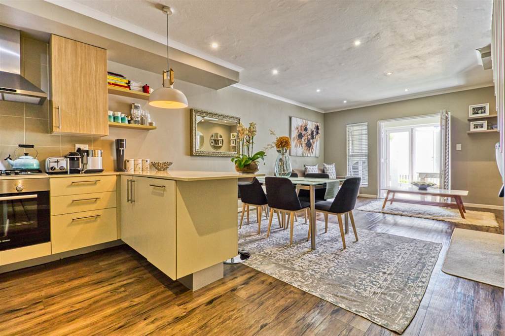 Morden And Well Finished Spacious Simplex For Rent