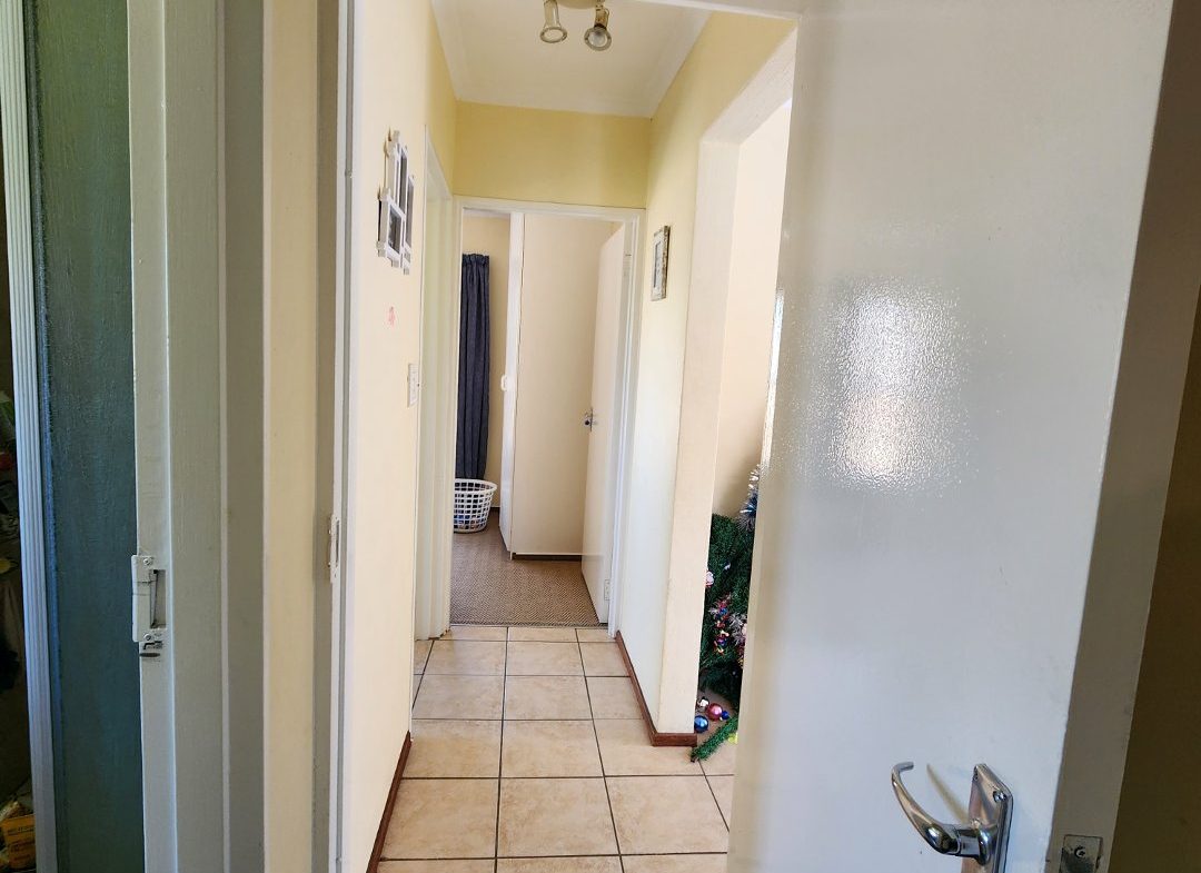 2 Bedroom 2 bathroom Petfriendly Townhouse in Honeydew Manor