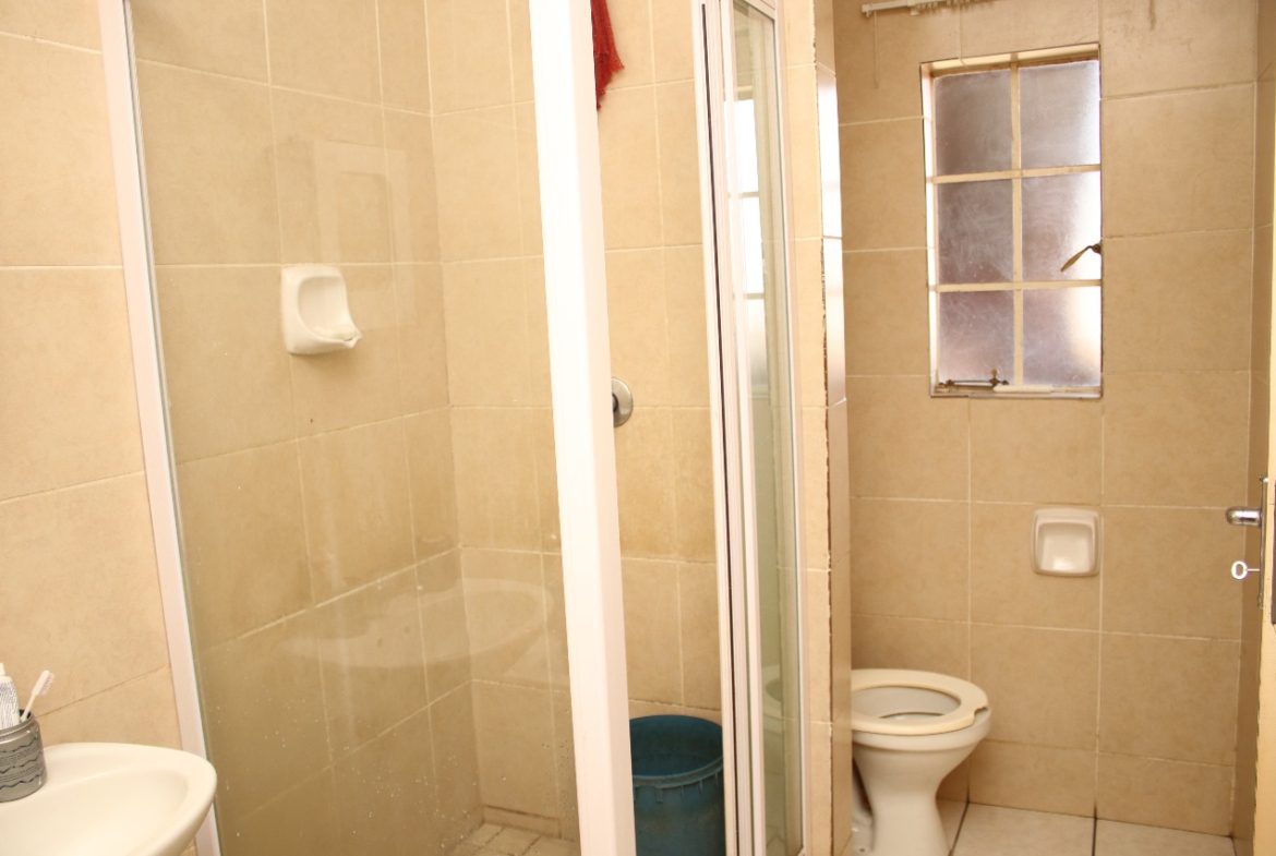 Introducing A stunning 2 bedroom apartment situated in a secured complex with 24 hr security in a quite area.