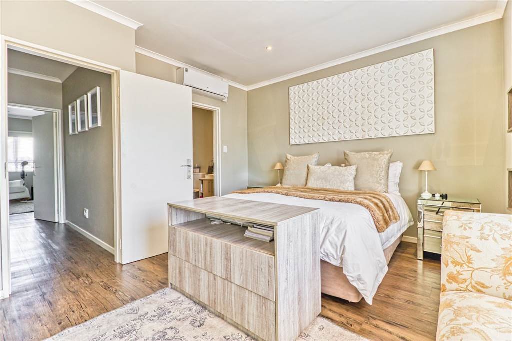 Morden And Well Finished Spacious Simplex For Rent