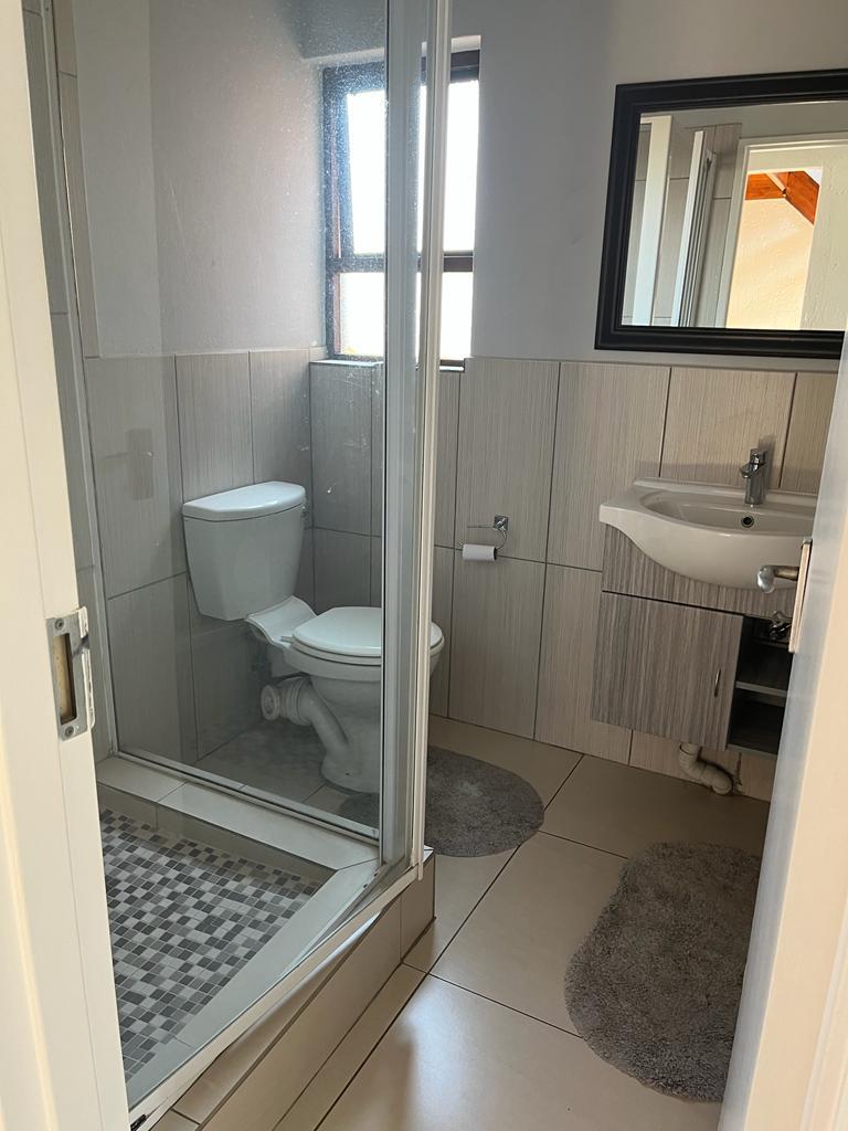 7 Charming 2 Bedroom 1 bathroom in Pineslopes