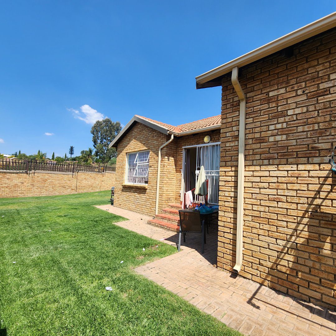 8 2 Bedroom 2 bathroom Petfriendly Townhouse in Honeydew Manor