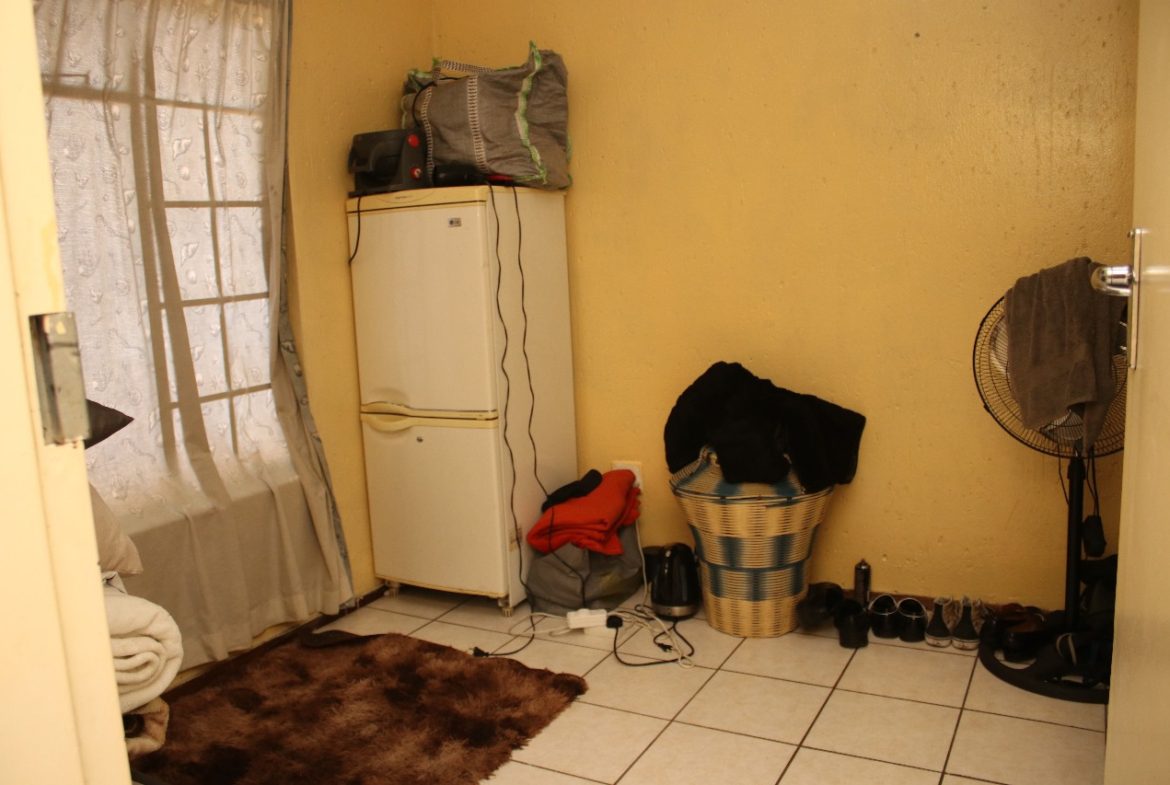 Introducing A stunning 2 bedroom apartment situated in a secured complex with 24 hr security in a quite area.