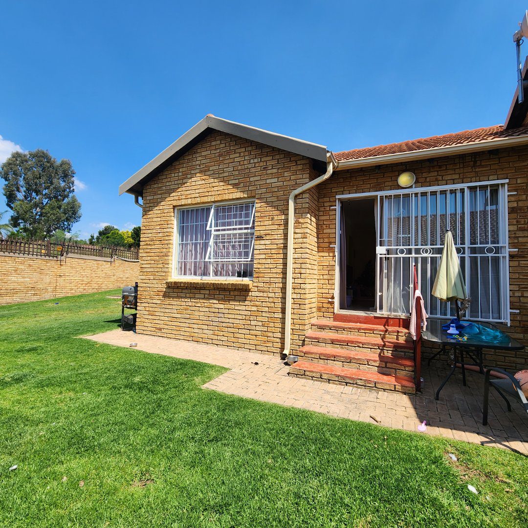 9 2 Bedroom 2 bathroom Petfriendly Townhouse in Honeydew Manor