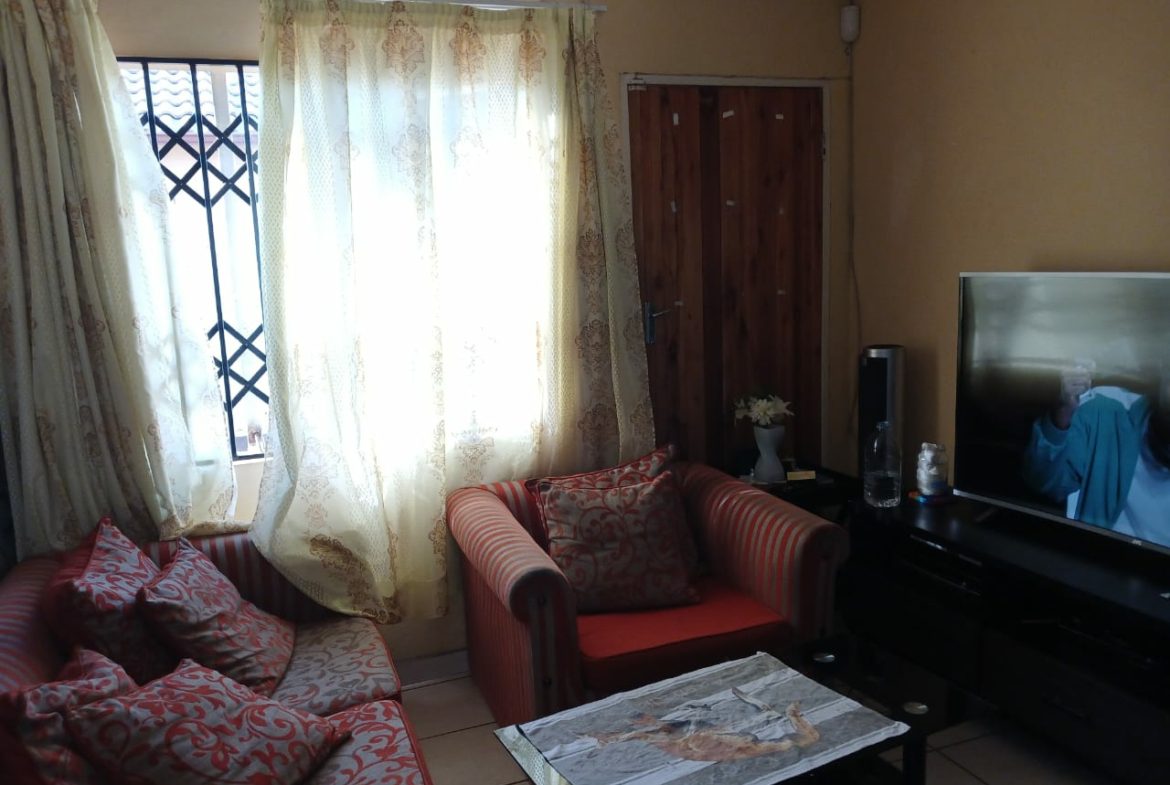 2 Bedroom House for sale in Mayfield, Benoni