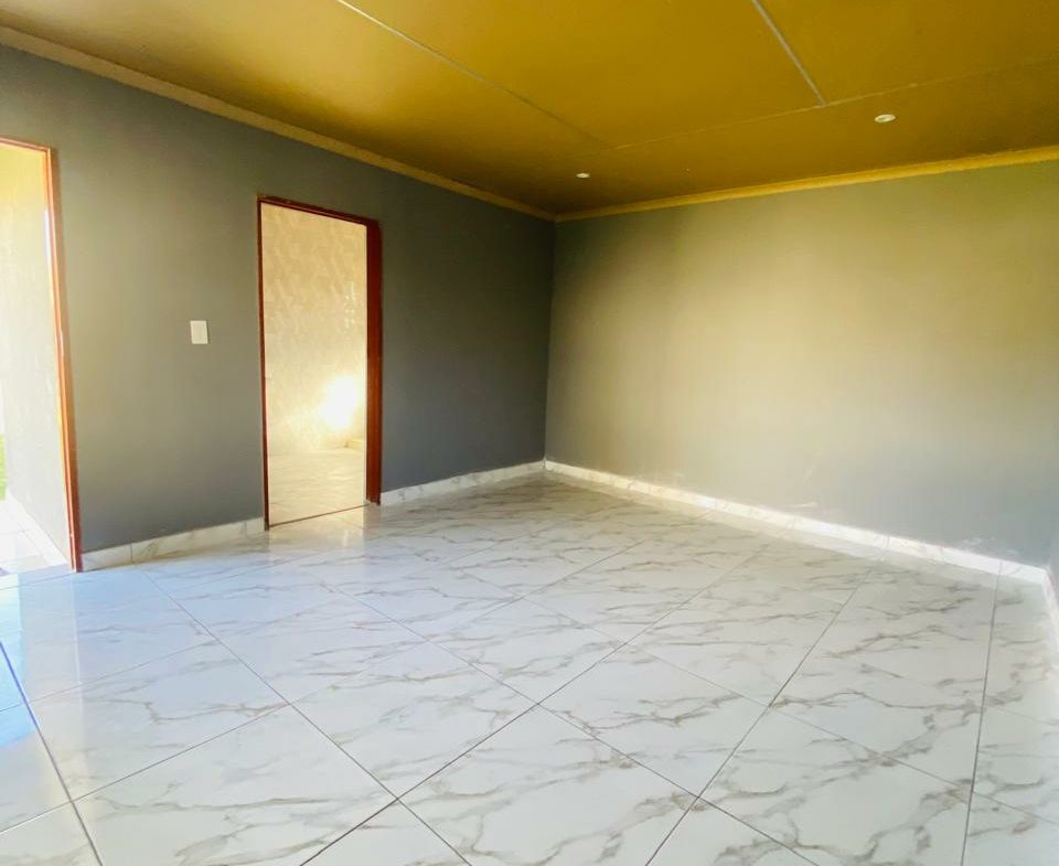 Spacious Family Home with Cottage and Double Garage On The Market!
