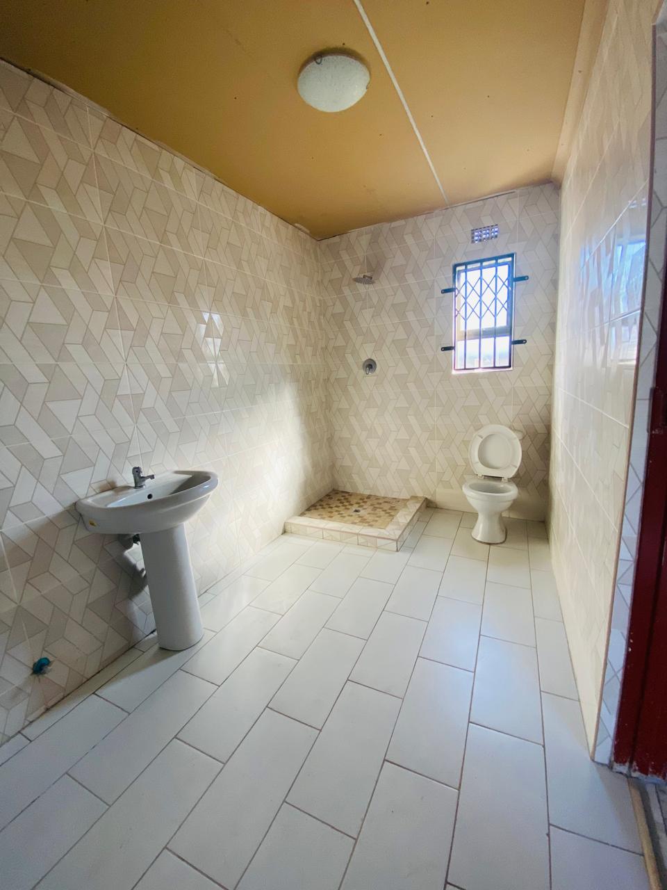 WhatsApp Image 2024-04-22 at 10.38.06_1f61ce17 Spacious Family Home with Cottage and Double Garage On The Market!
