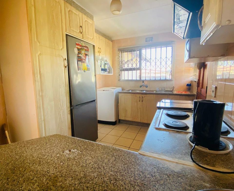 Spacious Family Home with Cottage and Double Garage On The Market!