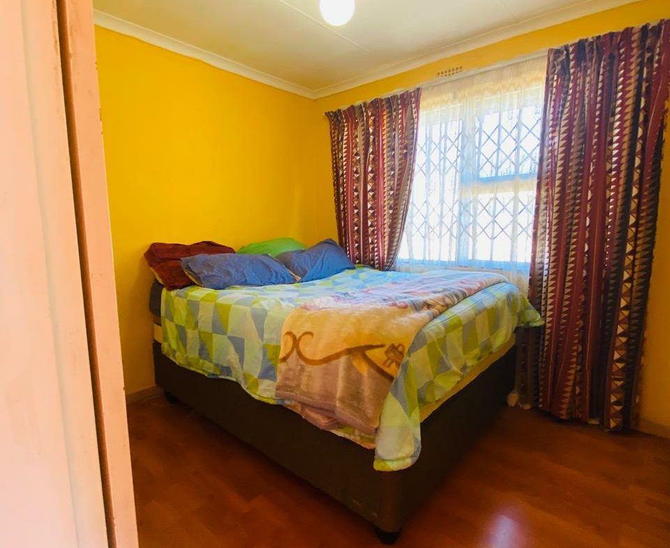 Spacious Family Home with Cottage and Double Garage On The Market!
