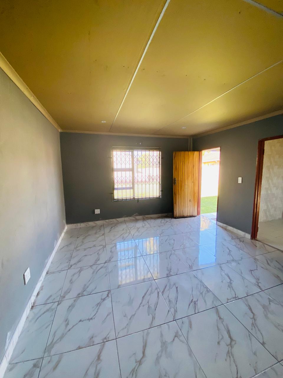 WhatsApp Image 2024-04-22 at 10.38.06_3b2dd17d Spacious Family Home with Cottage and Double Garage On The Market!