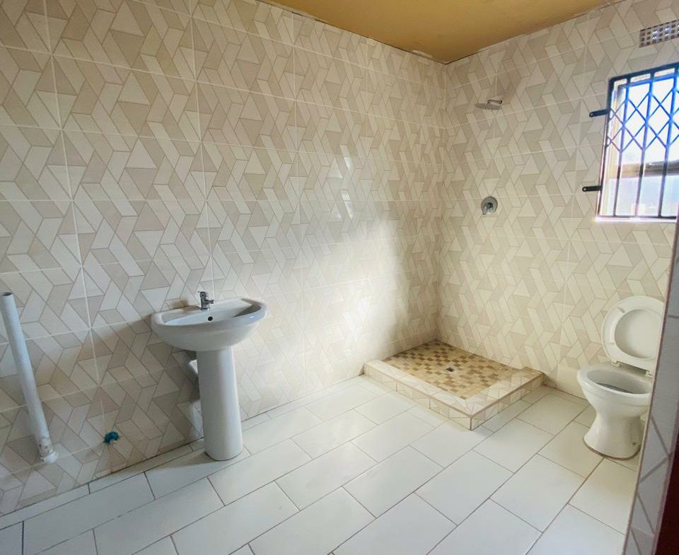 Spacious Family Home with Cottage and Double Garage On The Market!